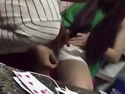 打扑克输了脱下短裤拔阴毛 还让斜着拔不让直着拔 痛的大叫 逗死了