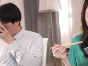 [JUQ-214 ]義姉にロングスカートの中で、こっそり密着搾精されて…。 薄布1枚越しの即ハメ不倫SEX― 水戸かな - 4of5