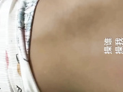 母子乱伦 爸爸在客厅喝茶儿子潜入卧室把妈妈操了