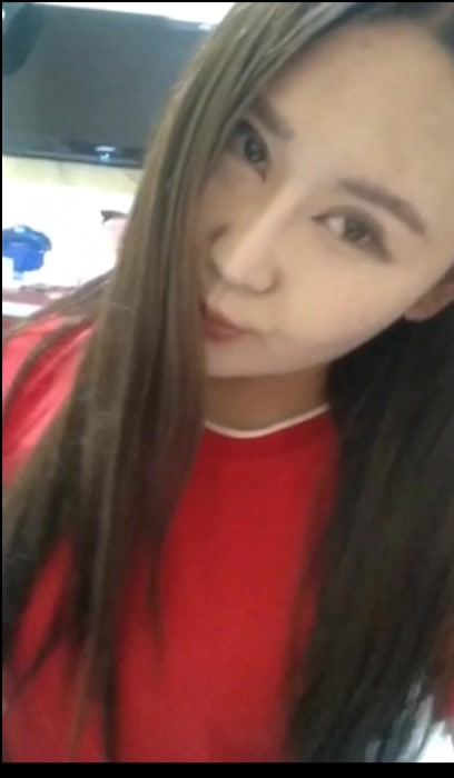 最新门事件瞅着很眼熟的网红脸蛋据说是个网红主播磕了药街头裸奔嗨翻了路过的司机