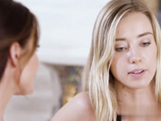 华丽的海莉·里德在硬剪前被熟女西尔维娅指交