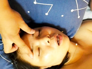 精品推薦 猥瑣胖哥請妹妹閨蜜吃飯灌醉後帶入酒店脫光任意玩弄 原來還是個無毛白虎 邊操邊用手機自拍 無套內射中出 720P高清原版