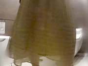 某站最新流出某寫字樓公共女廁偷拍各式美女白領如廁噓噓 貌似金色涼鞋妹子下面毛毛濃密很性感 720P高清原版