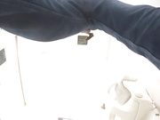 雙視角全景偸拍某寫字樓公共蹲廁各式白領美女如廁噓噓 有個黑色連衣裙妹子陰毛性感目測是一線天 原版高清