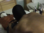 最新01年漂亮学生妹晕迷，打力过程，捆绑，插肛门，摆弄鲍鱼，阴毛浓密，真实刺激，1080P