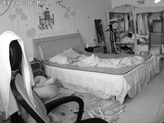 居家網絡攝像頭黑客破解拍攝到的微胖哥和身材不錯的漂亮媳婦地鋪上打晨炮 完事後整理一下準備上班 1080P高清