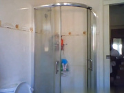 居家攝像頭黑客破解拍攝到的大奶子良家少婦沐浴更衣 雪白肌膚堅挺美乳看得欲火焚身 原版高清