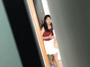 最新流出國內牛人四處遊蕩尾隨美眉進入寫字樓商場公共女廁近距離拍攝 形態各異姿勢逼逼看得讓人欲火焚身 1080P原版高清