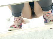 最新流出某院校公共女廁拍攝到的幾位顏值不錯的妹子如廁噓噓 貌似有個妹子完事後還摸摸自己的菊花 1080P高清原版