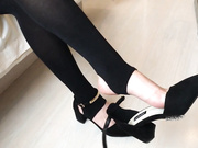 周末公寓約啪極品爆乳大三學妹 穿著黑絲挑逗足交打飛機 乳交口交各種玩弄爽的欲仙欲死 絕對帝王般享受啊 國語720P高清