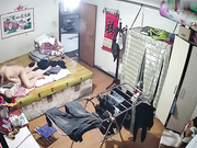 農村民宅攝像頭黑客破解拍攝到的年輕小夫妻炕上啪啪過性生活 互舔愛撫纏綿扛著腿操幹得哎呀直叫喚 露臉高清