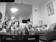 精品推薦 有點像藥匣子的中年大叔與漂亮嬌妻洗完澡在客廳沙發上來壹炮 叫聲好聽 方言對白 1080P高清原版