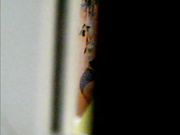 夜晚趴窗戶邊偷拍小區出租屋裏不同單身女性私密生活 形態各異樣式看得誘惑十足 720P高清原版