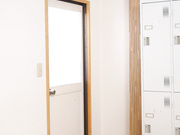 [SONE-695] 为了让心仪的成年老师兴奋 我穿着学生泳装主动靠近 结果他直接就勃起了 想要插入而不断扭动腰部 白上咲花 【破解】 - 1of5