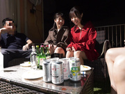 [GINAV-010] 噂のギャラ飲みアプリで自宅に派遣 素人女子大生潮スプラッシュ乱交 低身長カワイイ系JD二人 - 1of5