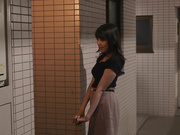 [MEYD-645] はじめて彼女ができたのに…隣に住む欲求不満な人妻さんに食べられ罪悪感勃起した 岬さくら 【破解】 - 1of5