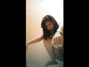 某站最新流出作品-國內某公共衛生間拍攝到的各式美女少婦尿尿 雪白大屁股看得讓人欲火焚身 720P高清