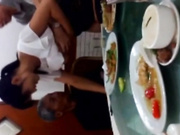 渣男为私吞占地补偿款请老村长吃饭,席间让把自己女朋友胸罩和内裤解开让老村长摸自己女朋友的奶子和屄