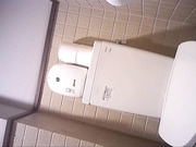 最新流出某高級娛樂場所公共女廁拍攝到的各式時尚美女如廁噓噓 雙鏡頭拍攝形態各異看得欲火焚身 720P高清原版