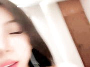 颜值不错的御姐深夜约啪大哥让大哥大鸡巴抽脸草嘴深喉，压在身下爆草揉奶扯她脸，草的骚逼叫爸爸上位抠菊花