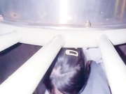 《意淫自己妹妹》妹妹和妈妈吵架离家出走❤️半夜找到气得我直接把她按在户外滑滑梯上狂操嫩穴无水印原版