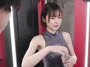 DLDSS-454 人妻トレーニーの恥ずかしいハイレグ食い込みに欲情連続中出し22発 角奈保 - 1of5