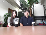 C-2959 アダルトメーカー凸撃 NTRカップル 押しかけAV撮影007 小向まひる - 1of5