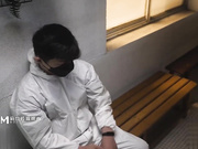 PH-104 独自在家隔离的寂寞人妻，需要外送小伙的肉棒安慰