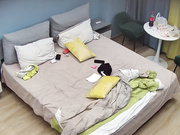 公寓酒店 这大白屁股后入猛操真爽啊 小胖妞配合度高 还专门穿黑丝 哥们车技还不错 真想自己上1