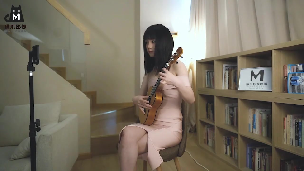 傲娇的女主播 众目睽睽的性爱热播
