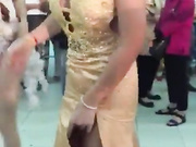 國人杰哥泰國旅遊摸奶拍視頻留念，人妖整起来比明星还美