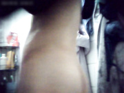 针孔偷拍合租美女洗澡