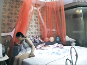 喷血推荐-红帐房偷拍在婚庆公司工作的情侣布置完婚房后感觉环境太浪漫自拍后竟然在婚床上操起逼来,还连干2次!