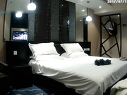 主题酒店黑床房首次偷拍-性感漂亮的小美女被情人操完后自己玩手机不理她了,妹子生气了,等再想干时就是不让操了!