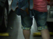 偶遇逛街的李小璐 狂跟了十多分钟才抄到裙底