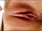 先把清纯妹子的B毛刮干净了再操,馒头嫩穴被狠干,太紧太嫩了,骚货边操B边看A片,看的JJ都硬死了！