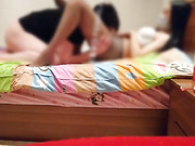 强推 性感肉丝美女宿舍偷情会网友,掰开双腿后入式狂插嫩穴, 爽的不要不要的 ！