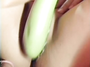 經典香港真槍實彈A片 狂插兩個美腿酥胸粉嫩妹紙 口爆吞精樣樣來