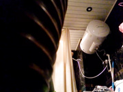 色狼房东出租房公共卫生间偷拍两个合租妹洗澡上厕所