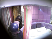 高级酒店豪华情趣房偷拍胖哥躺着幸福享受漂亮女友小姐式的服务