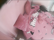 特色宾馆偷拍胸大白嫩的长发大学美女装清纯不配合被男友扯掉裤子强行进入,敏感度太高男的一动就啊啊大叫!