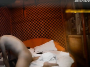 偷拍女神级美女和男友玩SM时不会捆绑查使用说明后 把美女捆绑蹂躏爆操