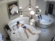 一字露肩装时尚性感白领美女外表文静斯文想不到床上那么狂野,主动吃鸡鸡女上位干,被男的从床上一直操到床下!