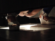 最新流出新系列国内美食城购物中心女厕TP几个年轻妹子