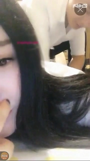 超级屌的美乳漂亮骚主播套路很深按摩足疗馆挑逗技师小伙舔逼销魂吃JJ刷到量就直播打炮对白非常精彩 (2)