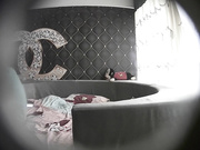 黑丝网袜气质短发美女被帅小伙带到酒店后有点害羞,先聊会天进入状态后比男的还主动,粉嫩嫩的小穴操的真猛!