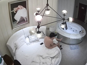 特色酒店偷拍貌似单位中年男领导约漂亮女下属开房,刚开始美女还有点不情愿想走,被男的抱过来操,前后干了4次!