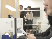 [FSET-684] 和上司在公司內不倫的隱藏巨乳質樸的我