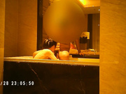 商场柜台经理约战有夫之妇卖化妆品的出轨骚妻二话不说按倒床上猛输出射完一起洗澡浴缸内又干一炮1080P原版