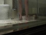 贵在真实！偷拍妈妈洗澡